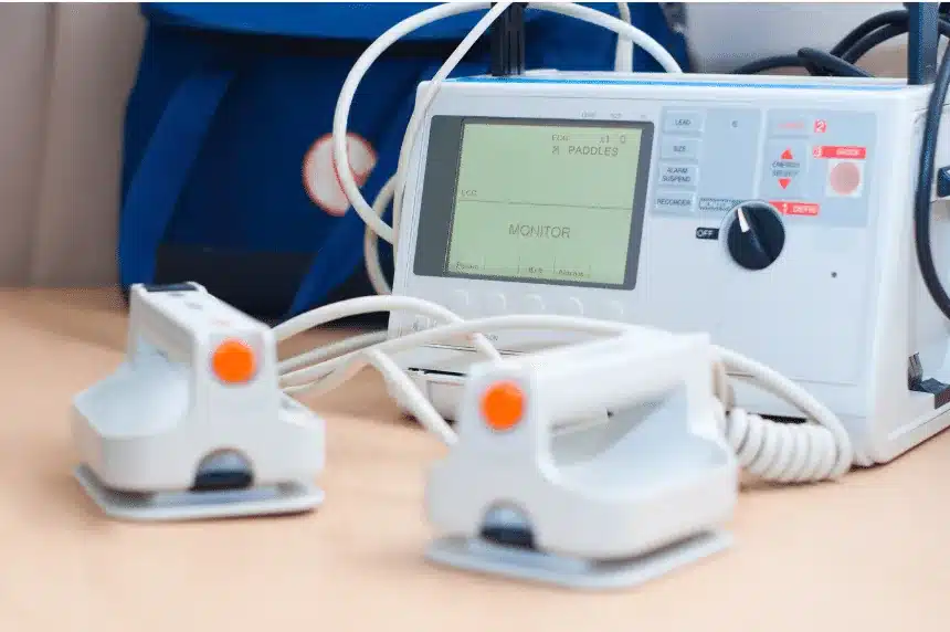 Recyclage AFGSU 1 : défibrillateur et moniteur de surveillance des gestes et soins d'urgence
